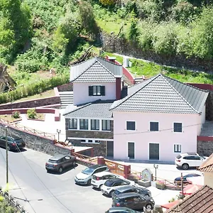 Casa Do Ribeiro Frio Lodge Santana (Madeira)