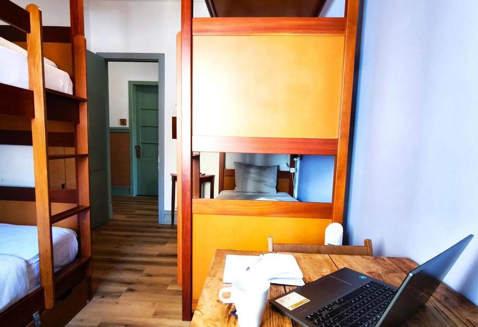 Hostal Ey Lisbon Guesthouse